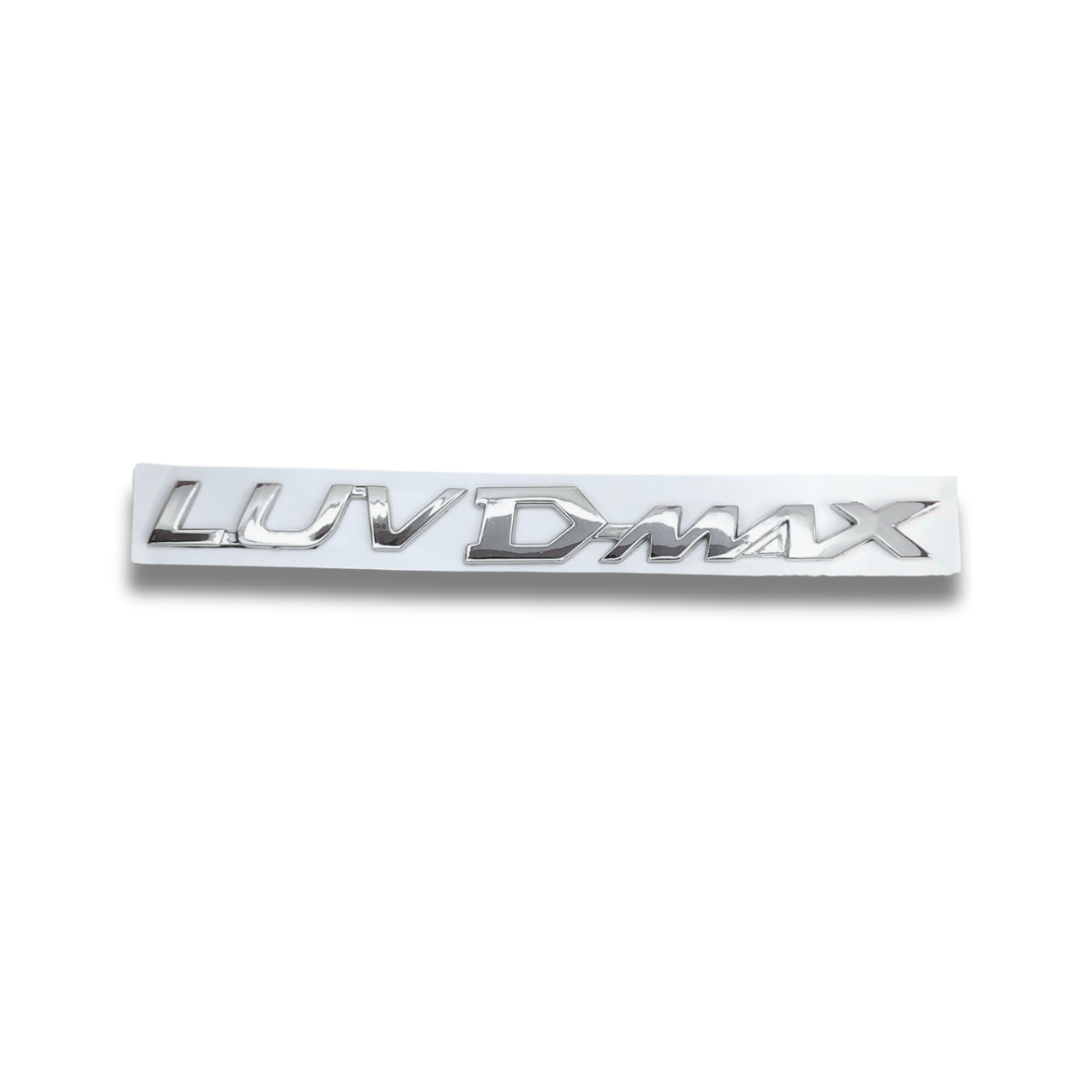 EMBLEMA INYECTADO LUV D-MAX CROMADO