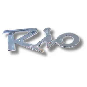 emblema-inyectado-kia-rio-trasero